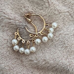 gold dangly pearl earrings
